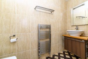 En Suite- click for photo gallery